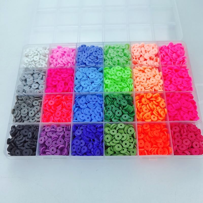 Das Fashiongirl Clay Beads/Heishi Beads Arona Kit (KREA DIY Jewellery Kit) enthält 12.000 bunte Perlen in einem Organizer mit 24 Fächern – ideal für die Gestaltung farbenfroher Schmuckdesigns in Regenbogenfarben.