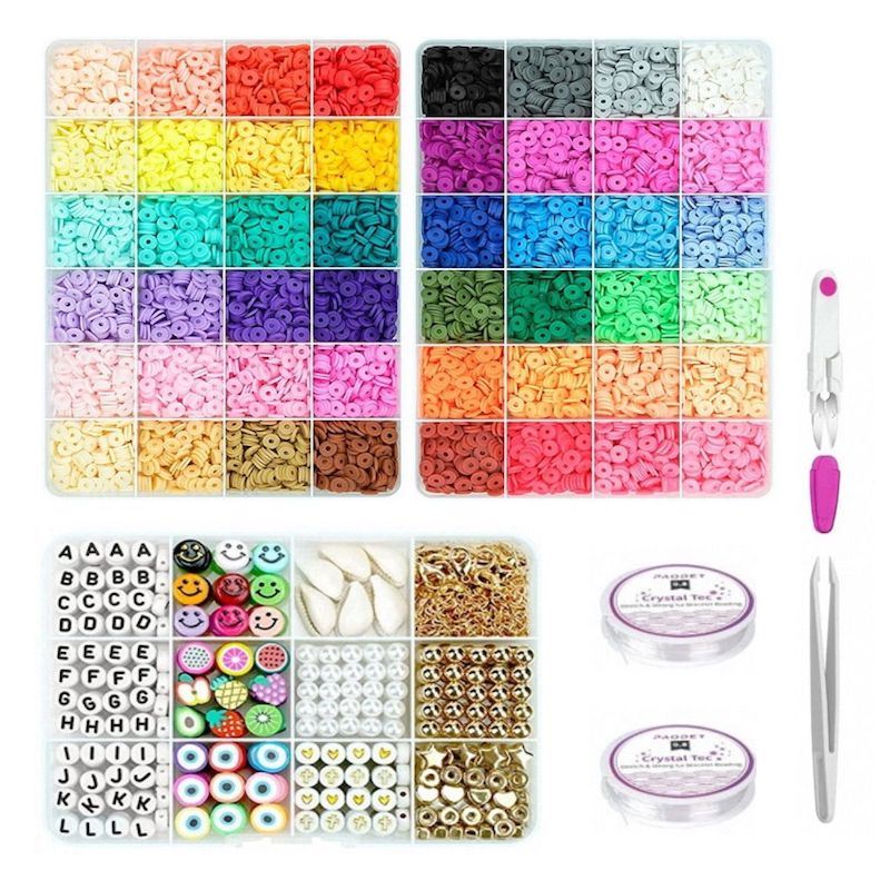 Das Fashiongirl Clay Beads / Heishi Beads Arona Kit – KREA DIY Jewellery Kit enthält 12.000 bunte Perlen, Anhänger, goldene Biegeringe, elastische Schnüre, Werkzeuge und übersichtliche Fächer für die einfache Herstellung von Schmuck.