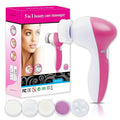 Die Fashiongirl Gesichtsbürste 5-in-1 | Gesichtsbürstenreiniger wird neben ihrer Verpackung präsentiert, auf der das Gesicht einer Frau und Produktbilder zu sehen sind. Fünf austauschbare Bürsten- und Pad-Aufsätze sind für Ihre Hautpflege-Routine vorne angeordnet.