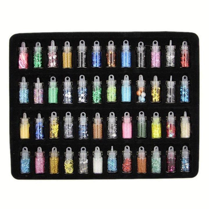 Nageldekoration / Nageldekorationsset für die Maniküre mit Perlen, Pailletten, Glitzer und Diamanten – 48 Flaschen – | Fashiongirl