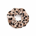 Scrunchie Haargummi – Beige mit schwarzen Punkten – Haaraccessoires