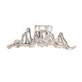 Die SOHO Asli Metal Hair Claw in Silber zeichnet sich durch ein modernes, abstraktes, wellenförmiges, offenes geometrisches Design aus, das vor einem schlichten weißen Hintergrund präsentiert wird.