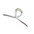 Die SOHO Iva Metal Hair Claw – Silver von SOHO verfügt über ein metallisches offenes Banddesign, ein Federscharnier und einen gezackten Griff – ideal für Fans von Metall-Haarspangen, die einen sicheren Messy Bun oder eine elegante Frisur wünschen.
