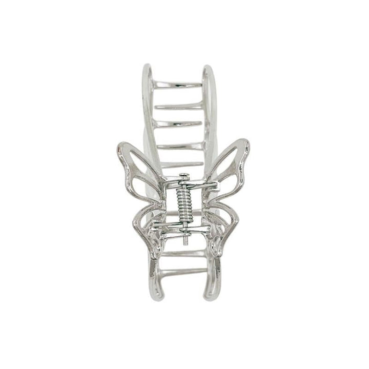 Die SOHO Nabi Hair Claw – Silver von SOHO ist eine Metall-Schmetterlingshaarklammer mit durchbrochenen Flügeln und einem Federmechanismus – ideal, um Ihrer Hochsteckfrisur einen eleganten Halt zu verleihen.