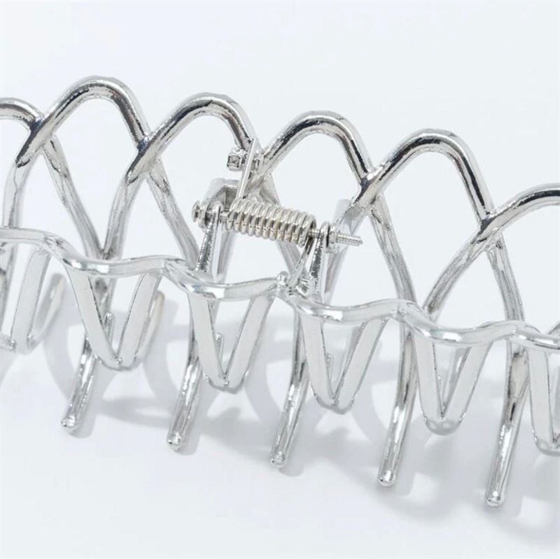 SOHO Olive Metal Hair Claw – Silber – Haaraccessoires