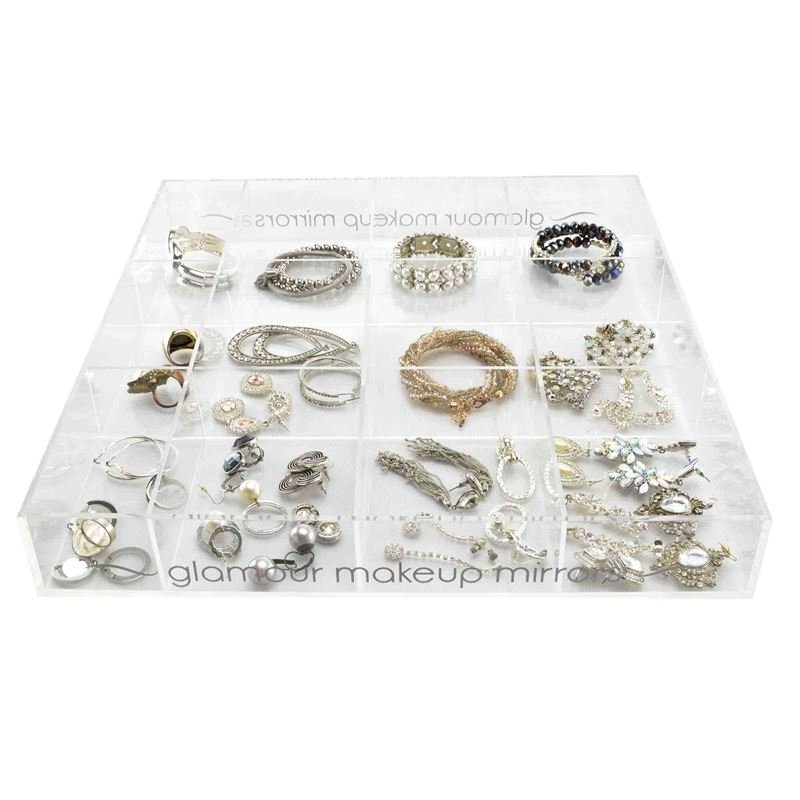Die UNIQ Acryl-Organizer-Schale für Make-up oder Schmuck verfügt über 12 Fächer und eignet sich ideal zum ordentlichen Aufbewahren von Silber- und Goldringen, Ohrringen und Armbändern – die perfekte stilvolle Aufbewahrungslösung von UNIQ.